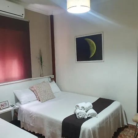Luna-guest Aparthotel Alcalá de Guadaira